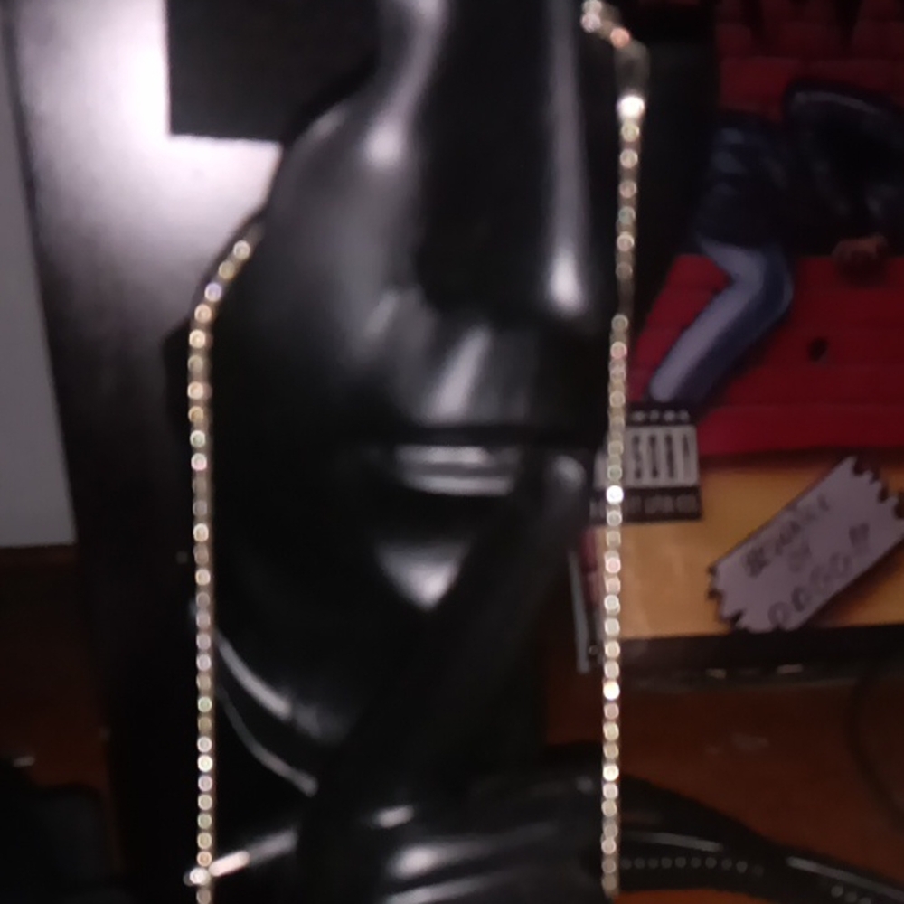 Elegant Black Statue with Gold Chain